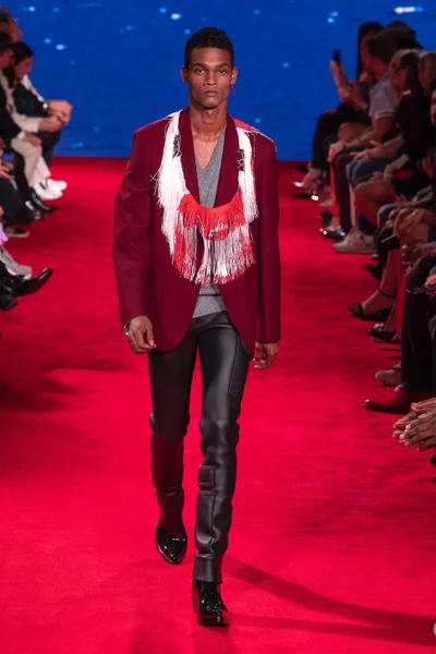 Look 60